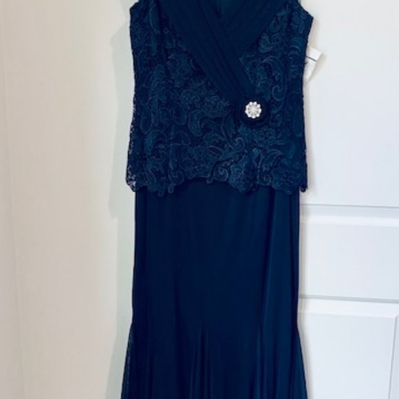 NWT Elegant Navy Chiffon & Lace Evening Dress – Size 12 - Picture 3 of 6